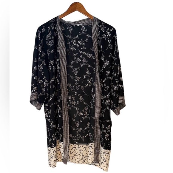 Maurices Other - Maurices Black and White Floral Kimono